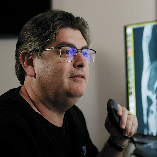 Dr. Daryl Eber reviewing a study at 3T Radiology & Research